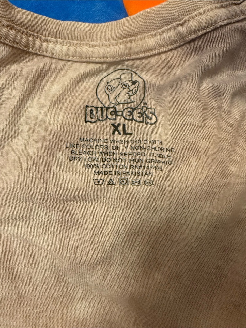 Buc-ee's Road Trippin' 1982 crop top - Picture 3 of 3